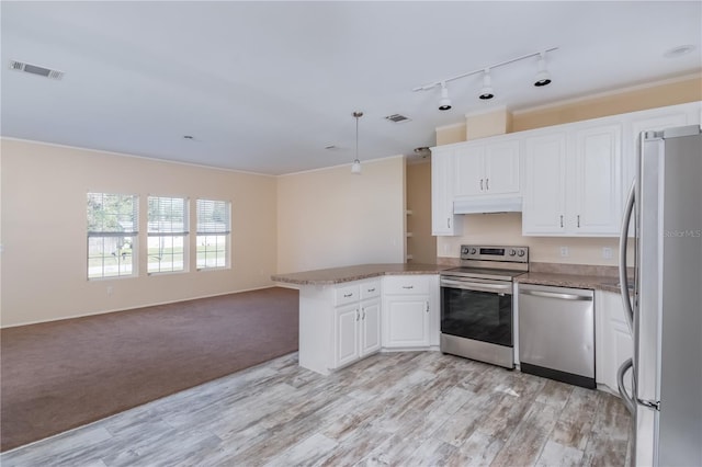 kitchen featuring white cabinets, crown molding, light hardwood / wood-style flooring, kitchen peninsula, and stainless steel appliances