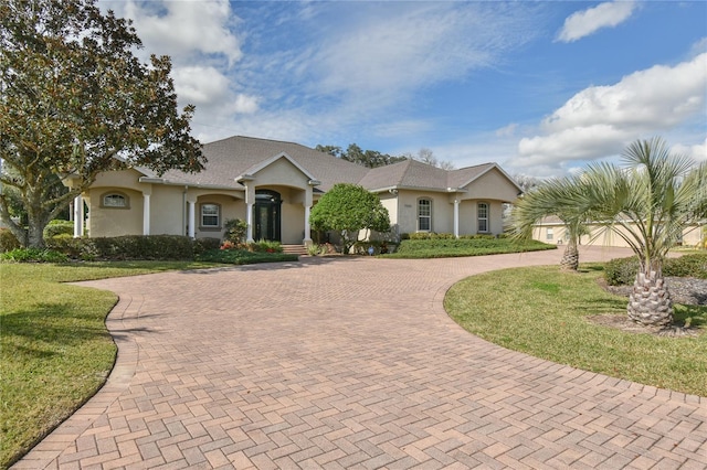 ranch-style house featuring a front lawn