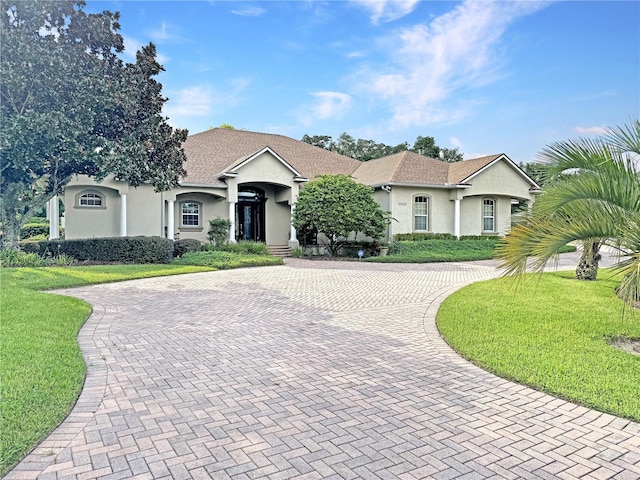 single story home with a front yard