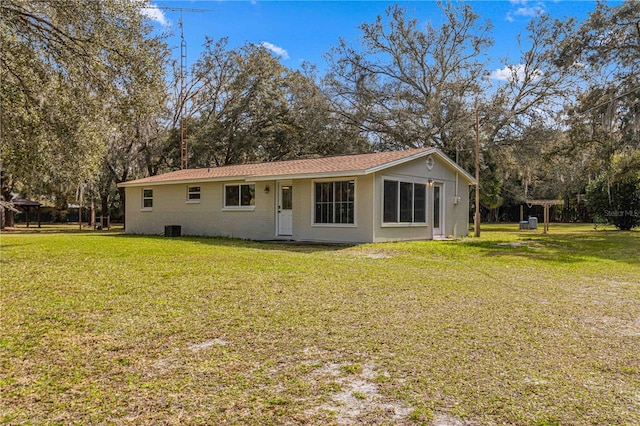 view of front of house with a front lawn