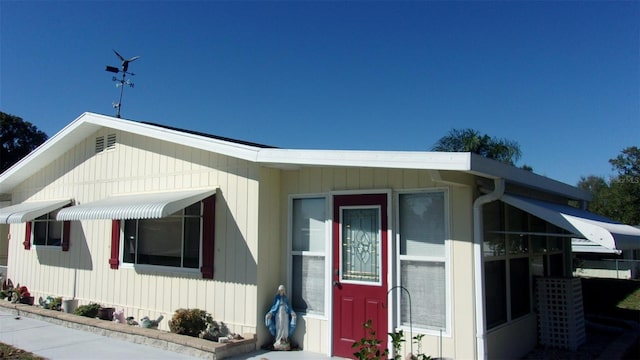 view of front facade