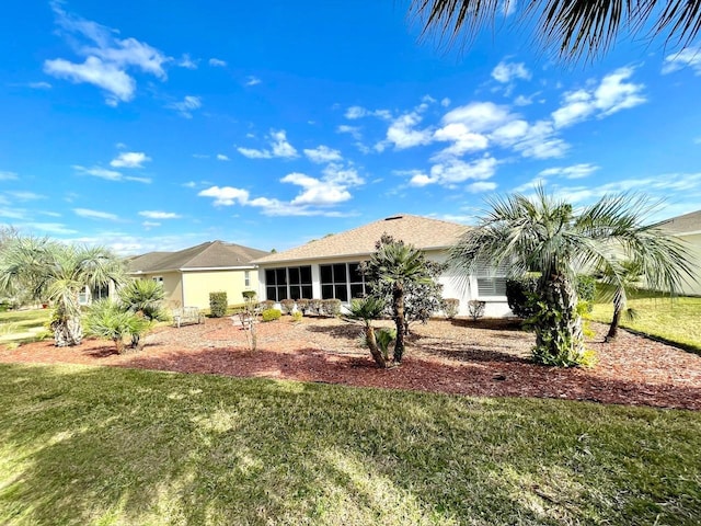 back of house featuring a lawn