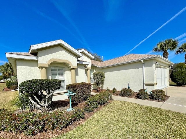 view of front facade with a garage and a front yard