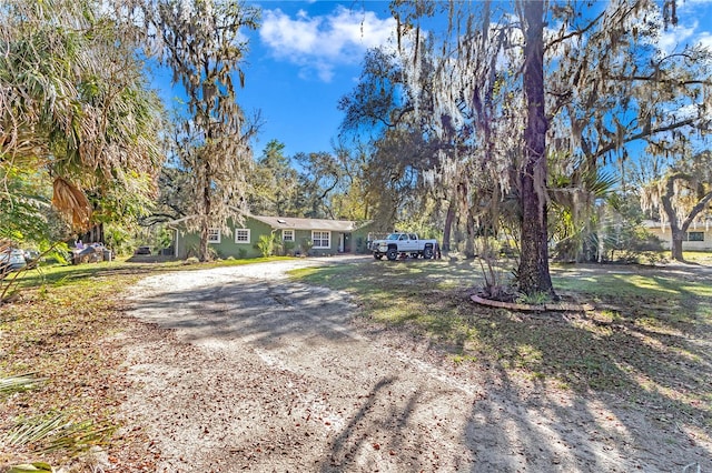 ranch-style house featuring a front lawn