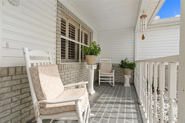 balcony featuring covered porch