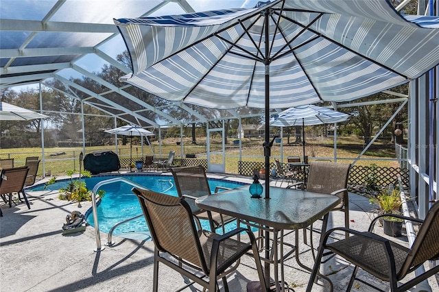 sunroom / solarium with lofted ceiling