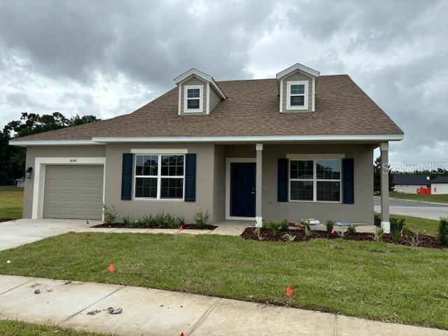 view of front of house featuring a front lawn and a garage