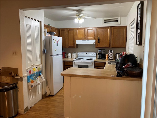 kitchen with kitchen peninsula, white appliances, sink, ceiling fan, and light hardwood / wood-style flooring