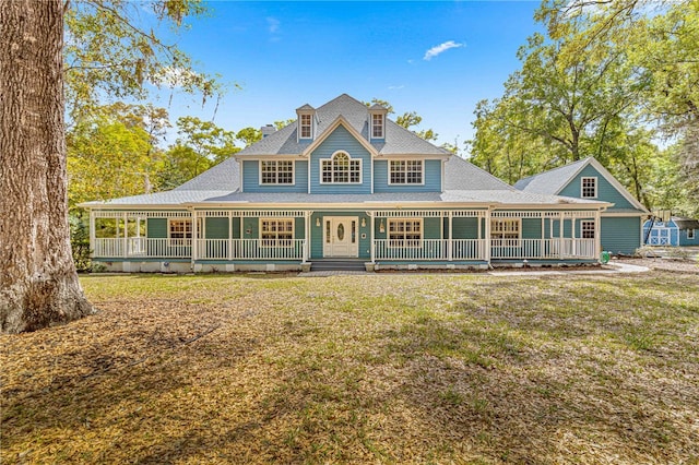 view of front of property featuring a front yard