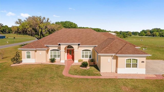 view of front of house featuring a front yard