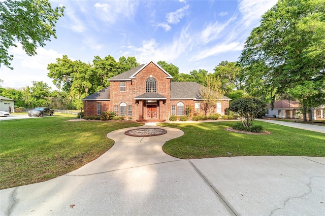 view of front of home featuring a front lawn