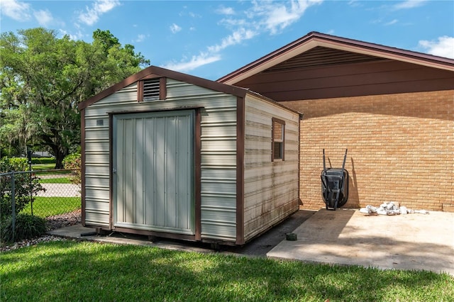 view of outdoor structure featuring a yard