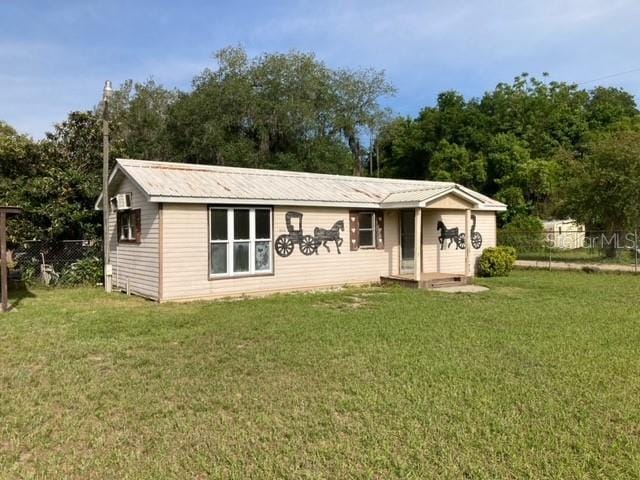 back of house featuring a lawn