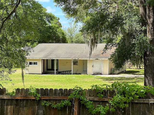 view of front of house with a front lawn