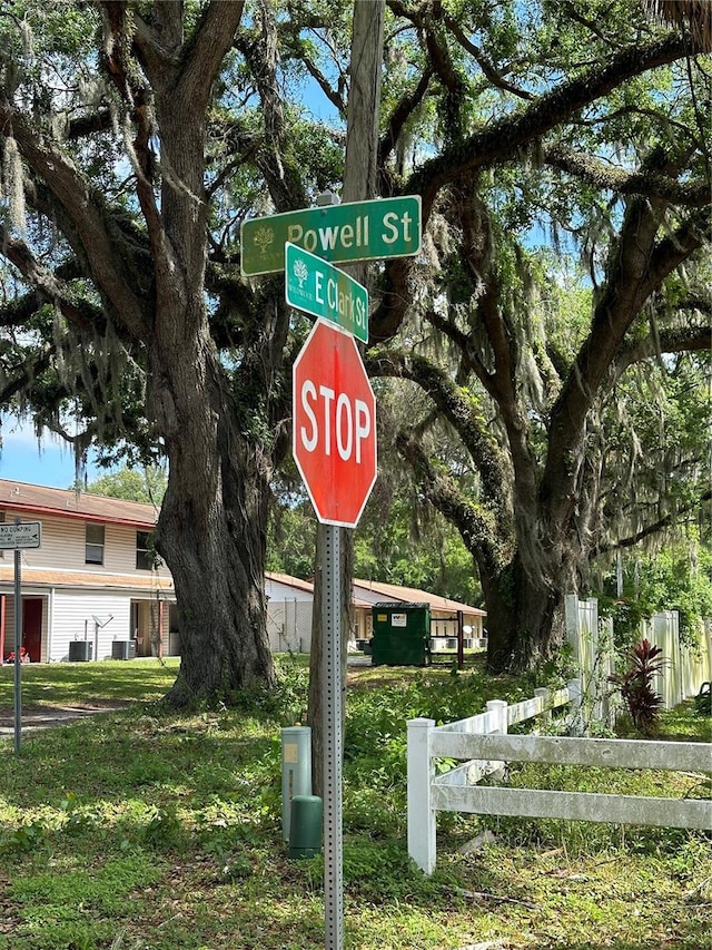 view of community / neighborhood sign