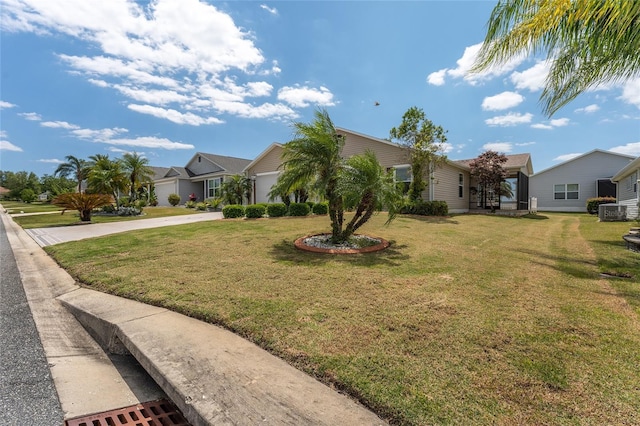 view of front of property featuring a front lawn