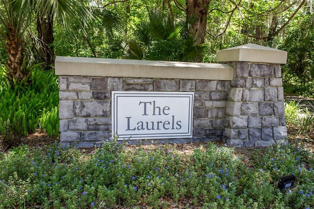 view of community / neighborhood sign