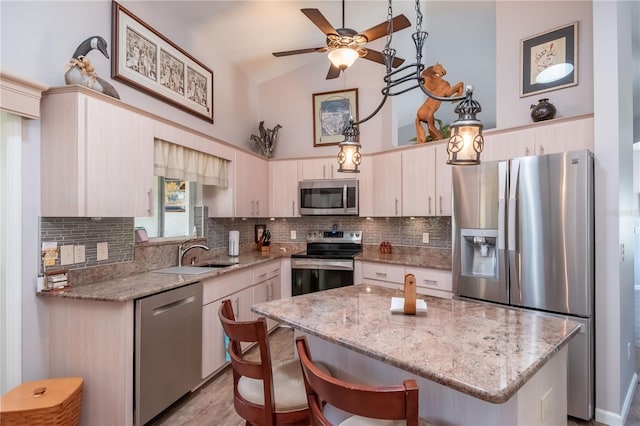 kitchen featuring backsplash, stainless steel appliances, a center island, and a kitchen bar