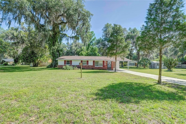 single story home featuring a front yard