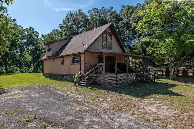 view of front of home featuring covered porch and a front lawn