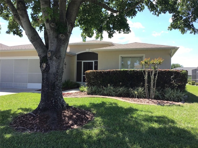 view of front of house featuring a garage and a front yard