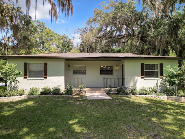 single story home with a front yard