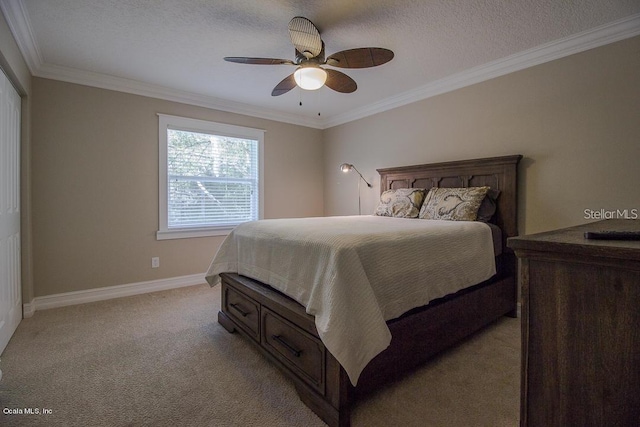 bedroom featuring light carpet, a textured ceiling, ceiling fan, and crown molding