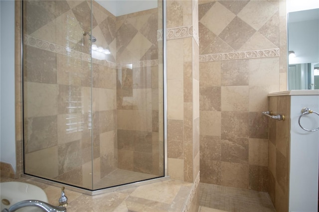 bathroom featuring tiled shower