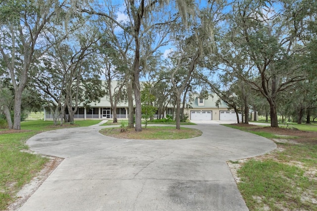 view of front of property featuring a garage and a front yard