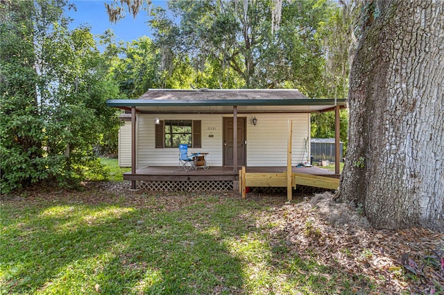 view of front of home featuring a front yard and a porch