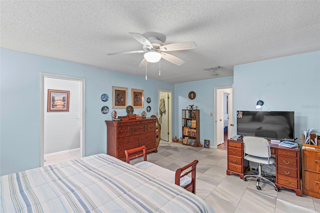 bedroom featuring ceiling fan and a textured ceiling