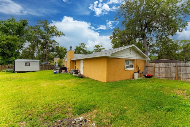 view of yard featuring a storage shed