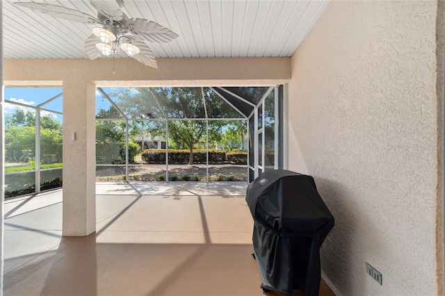 sunroom / solarium featuring ceiling fan