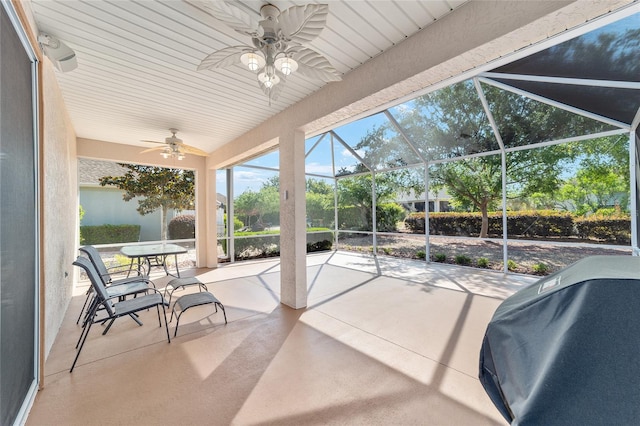 sunroom featuring ceiling fan