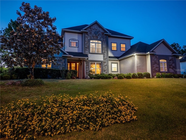 view of front of home featuring a front lawn