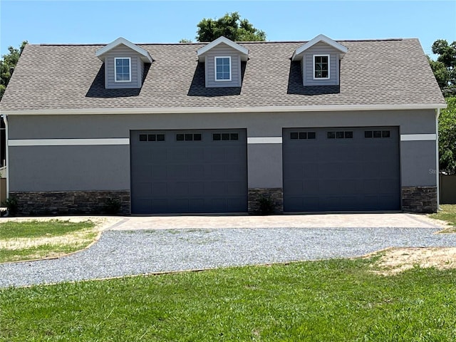 cape cod home featuring a front yard