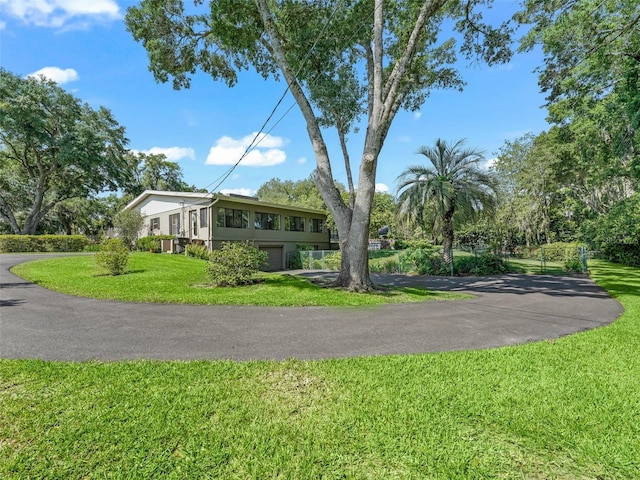 view of front of house featuring a front yard