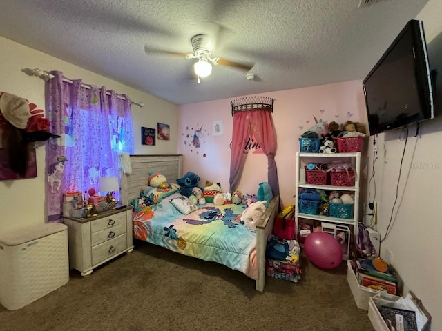 bedroom with a textured ceiling, carpet floors, and ceiling fan