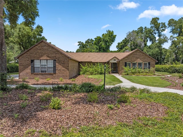 ranch-style house featuring a front lawn