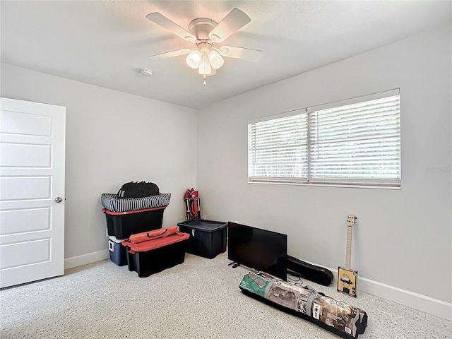 sitting room with ceiling fan