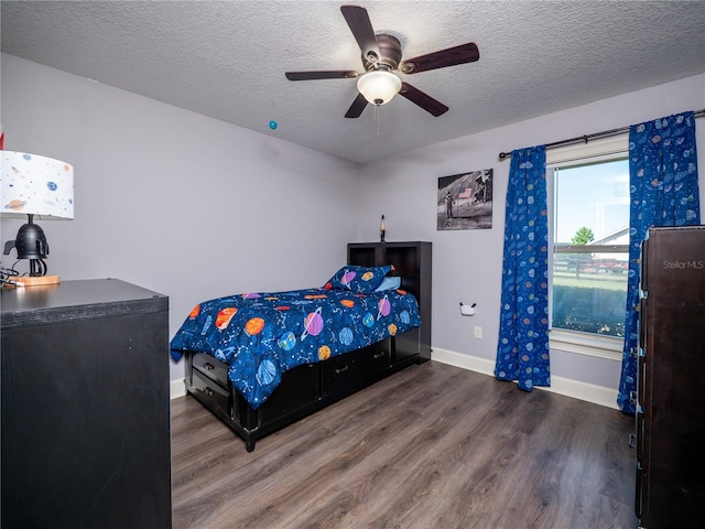 bedroom featuring a textured ceiling, ceiling fan, and hardwood / wood-style floors