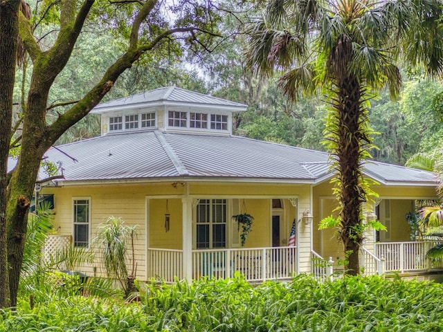 view of front of property featuring covered porch