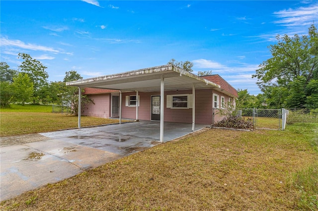 view of front of house with a front lawn