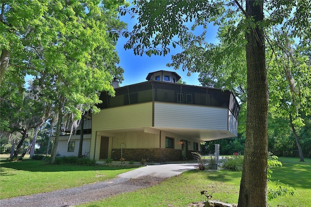 view of front of property with a front lawn