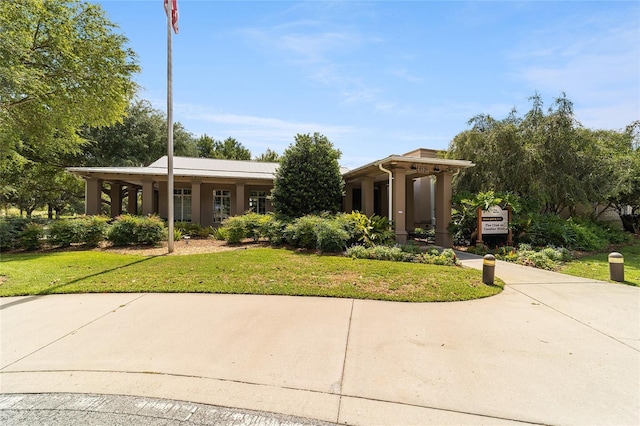 view of front of house with a front lawn