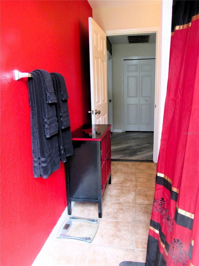 bathroom with visible vents and tile patterned floors