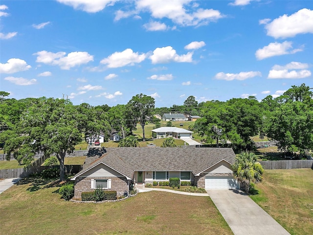 view of front of house featuring a front lawn and a garage