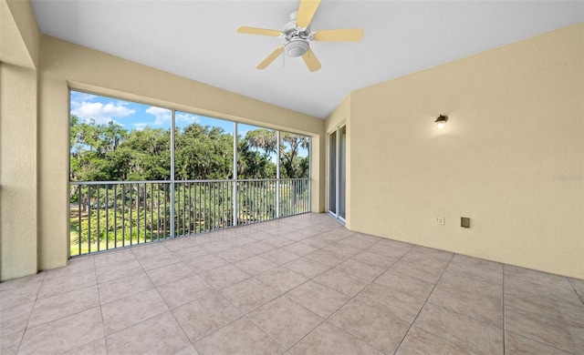 unfurnished sunroom with ceiling fan