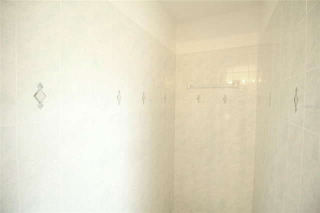 bathroom with tiled shower