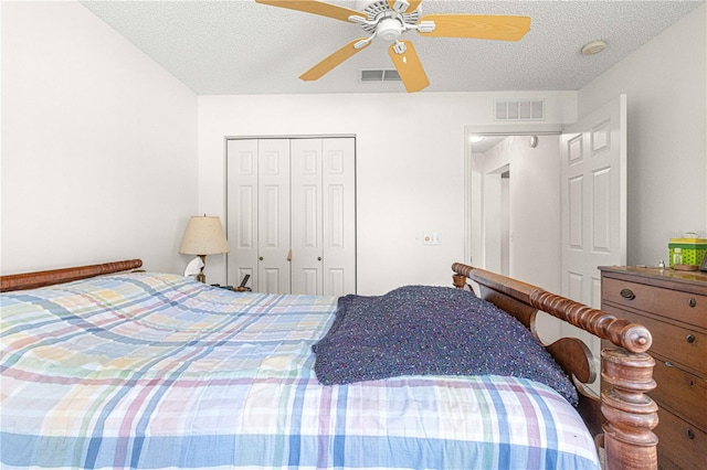 bedroom featuring a textured ceiling, a closet, and ceiling fan